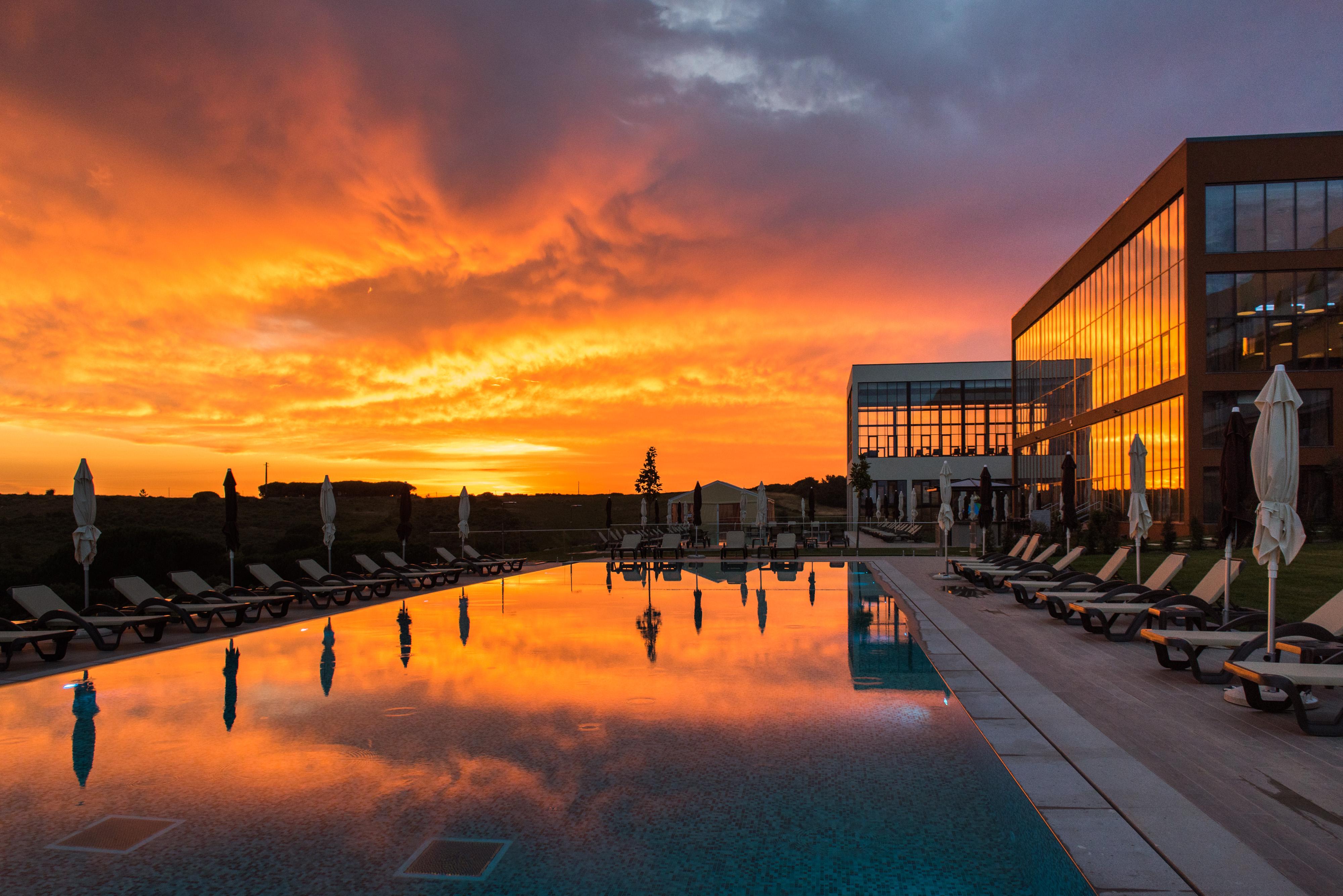 Vila Gale Sintra Exteriör bild Sunset at the Hotel
