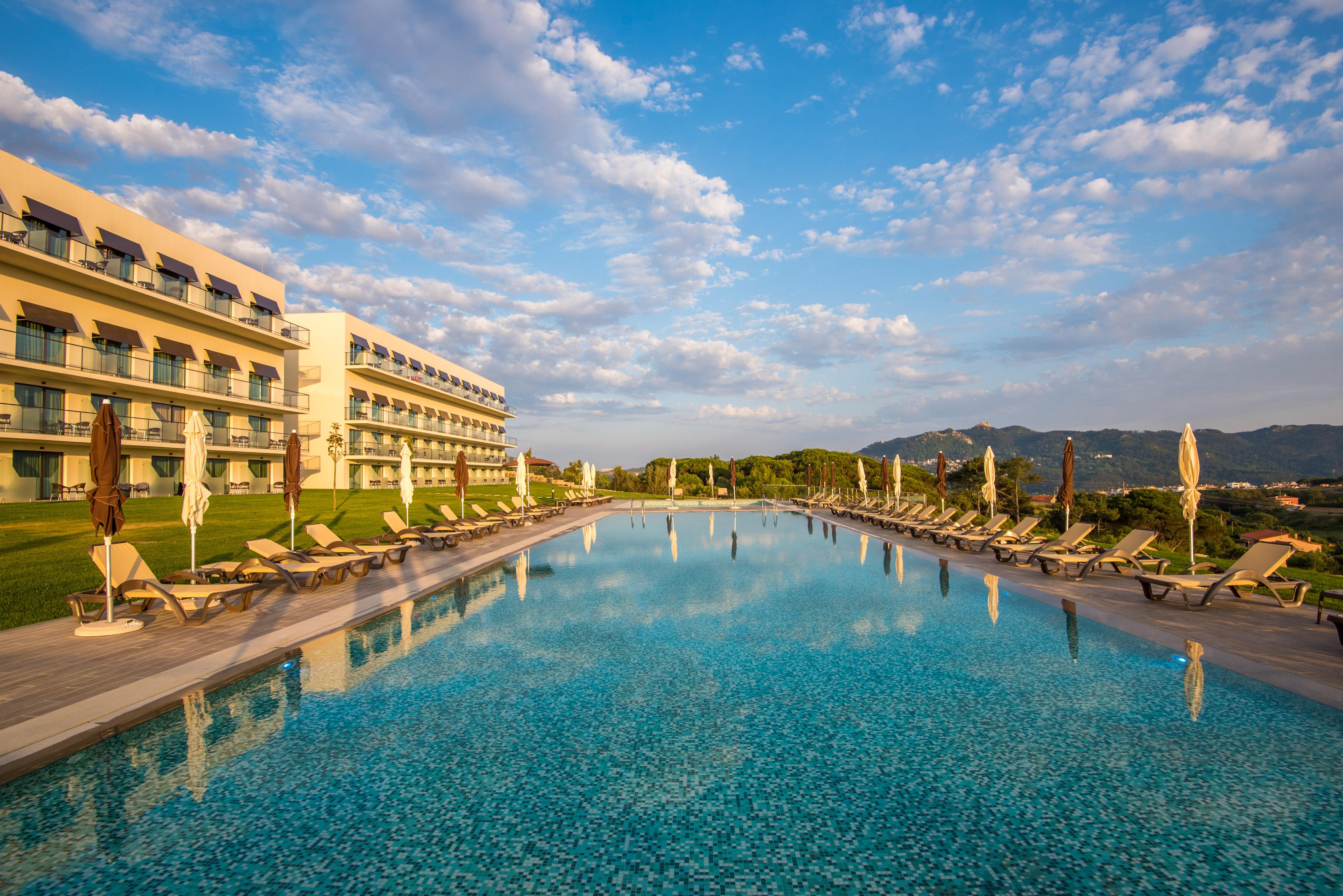 Vila Gale Sintra Exteriör bild The resort's main pool