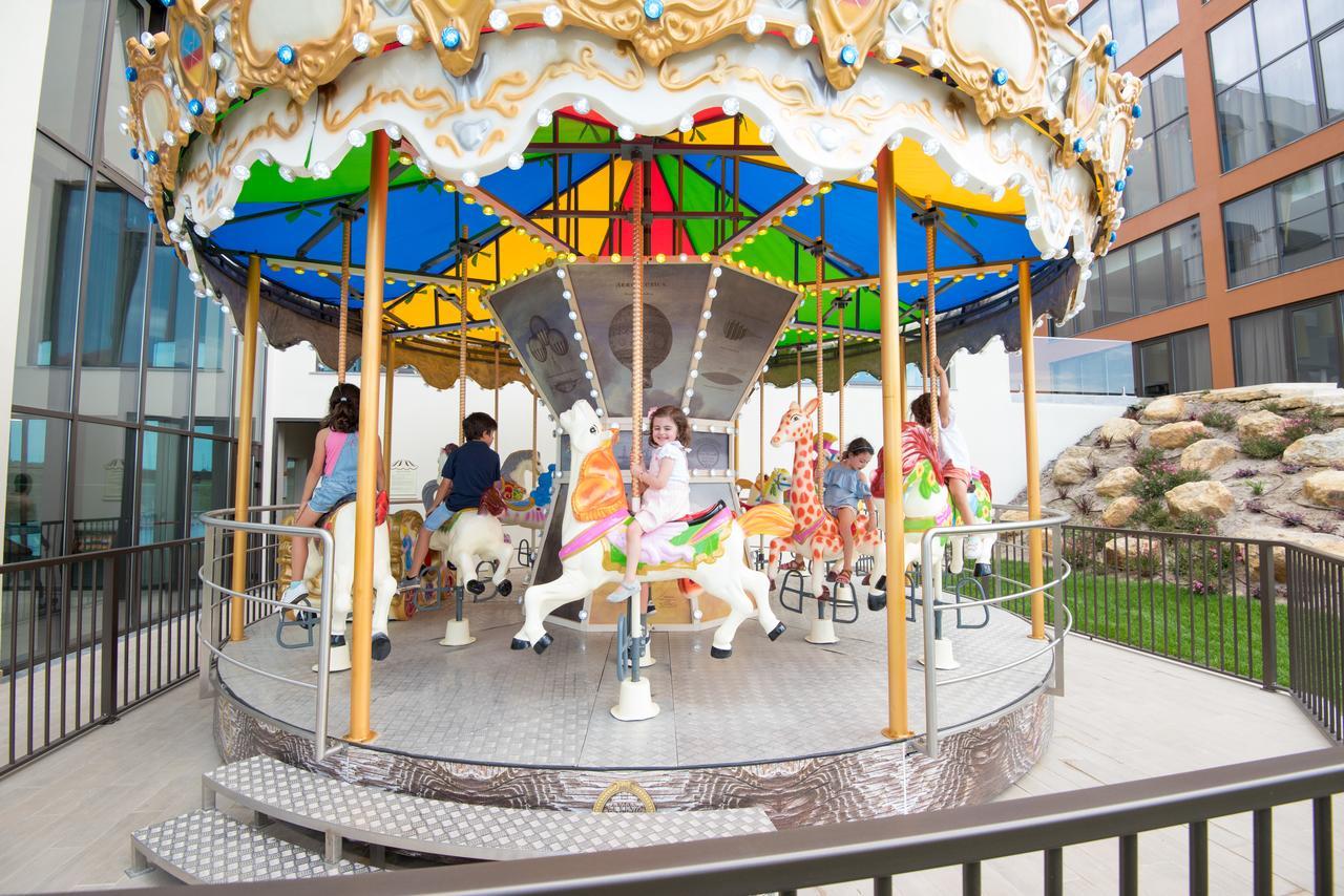 Vila Gale Sintra Exteriör bild Carousel at the Children's Museum of Oak Ridge