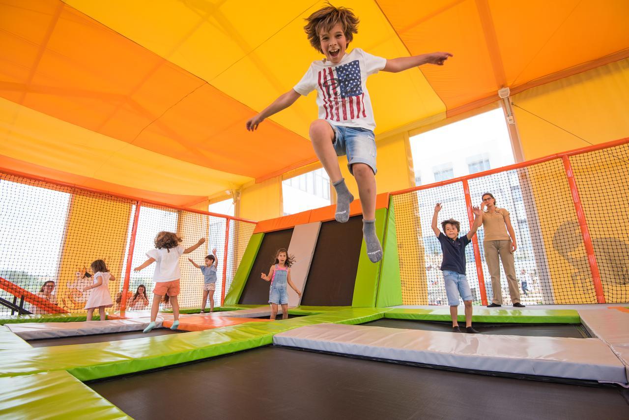 Vila Gale Sintra Exteriör bild Children playing at an indoor playground