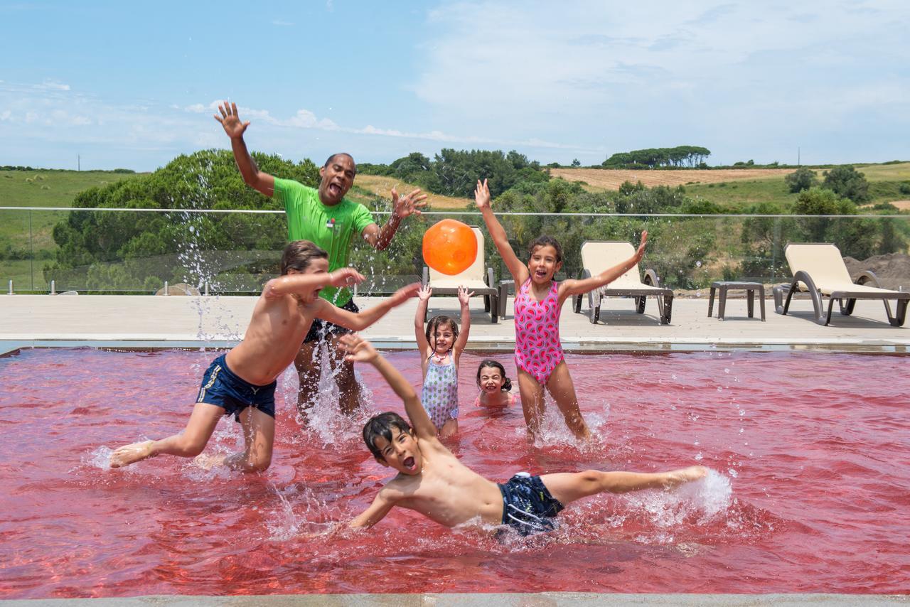 Vila Gale Sintra Exteriör bild Family in a swimming pool